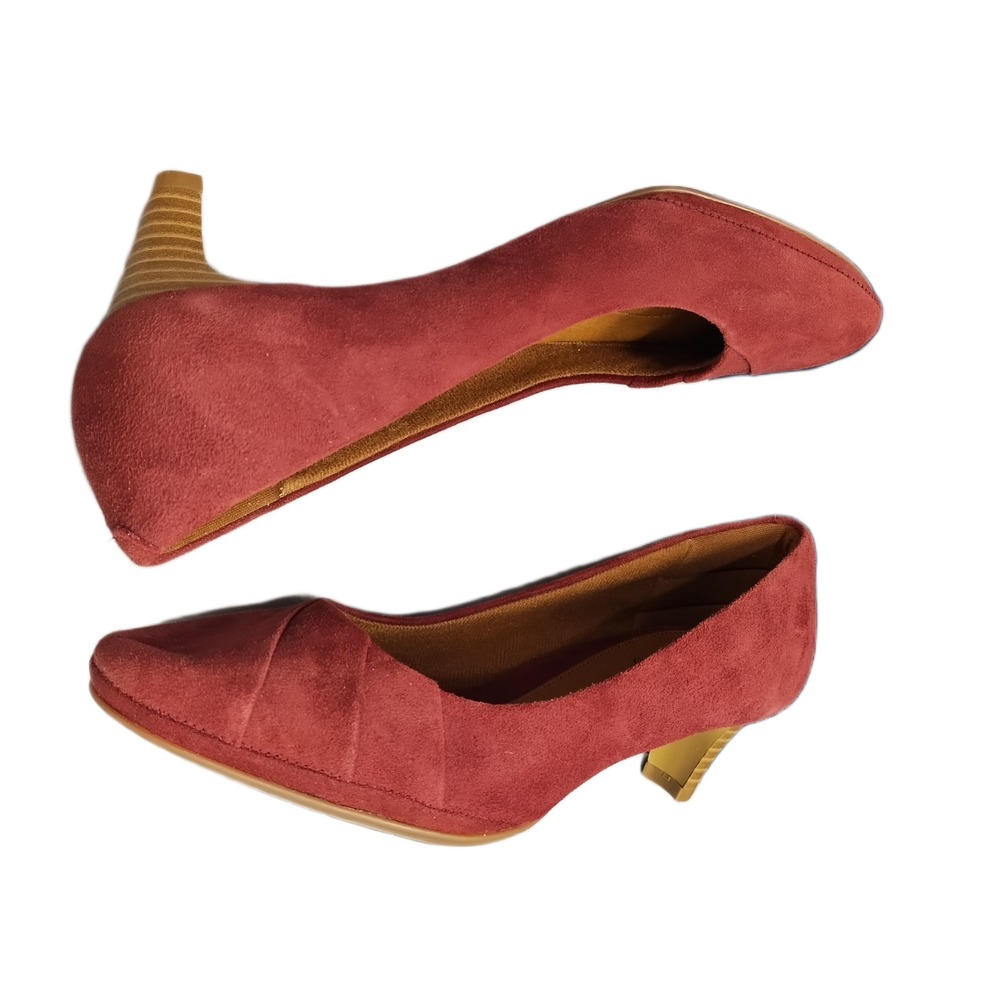 Eurosoft by Sofft Pump Heels Womens US Size 7.5M Red Leather Almond Toe Slip On